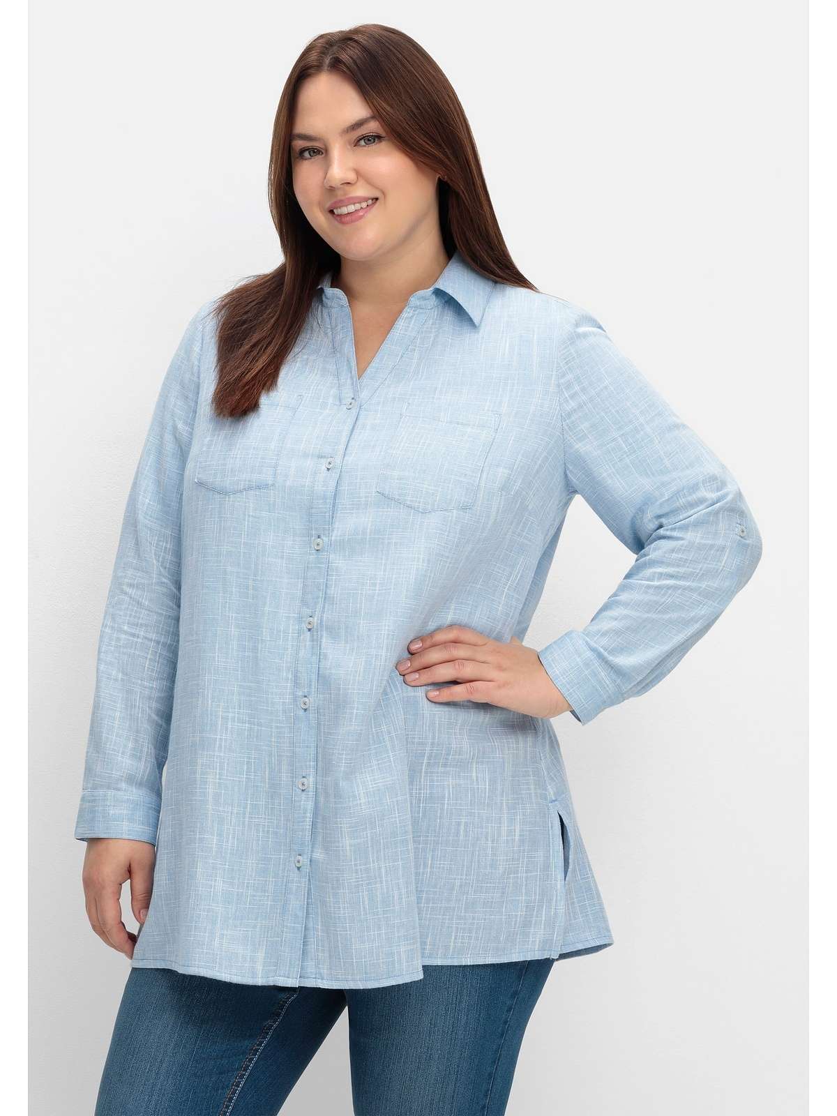 Блузка-рубашка с закатанными рукавами в льняном исполнении