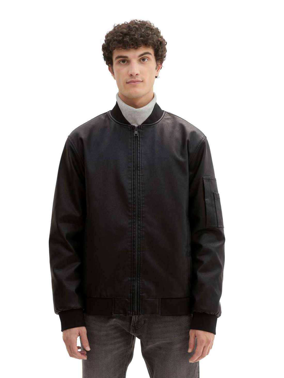 Куртка-бомбер