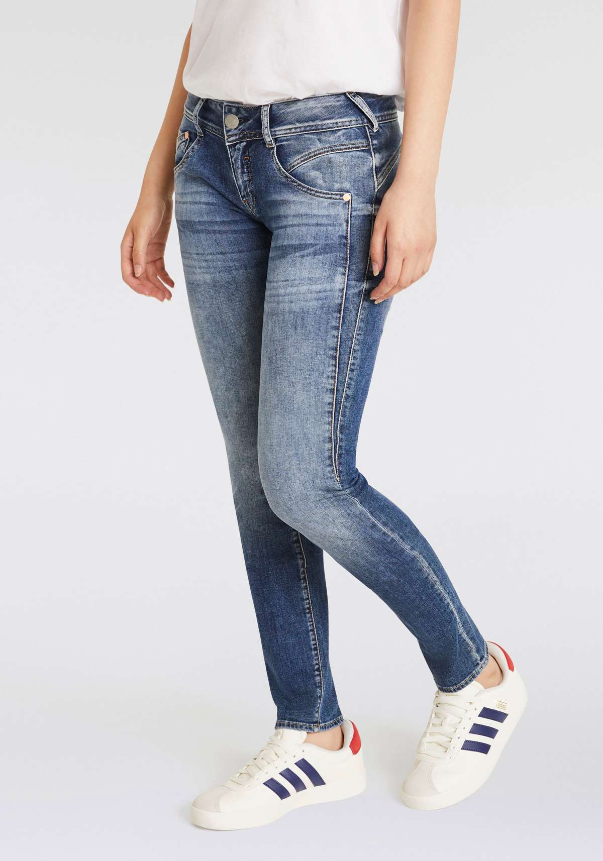 Джинсы узкого кроя с пятью карманами. Gila Slim Recycled Denim Stretch