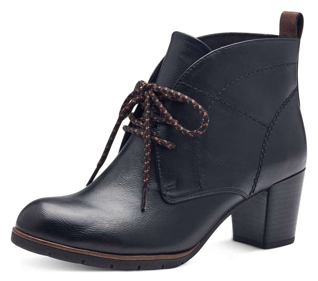 Ботильоны на шнуровке в классическом стиле.