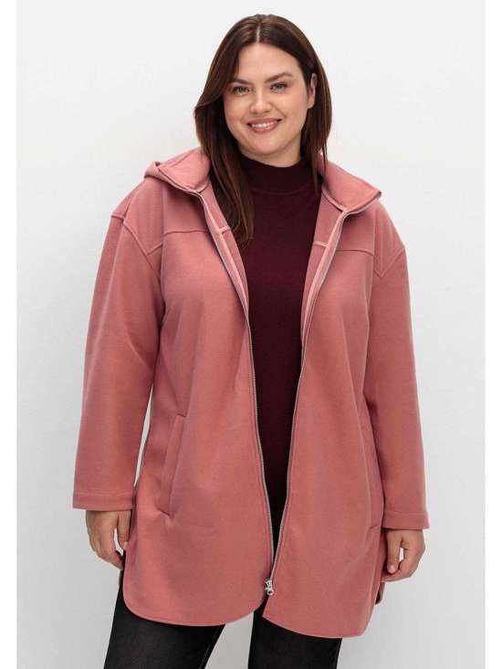 Длинная куртка с капюшоном, воротником стойкой и заниженной линией плеч. Große Größen