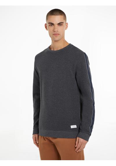 Свитер с фирменной этикеткой на рукавах. HWK TRACK TOP