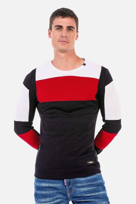 Свитер с круглым вырезом экстравагантного вязаного дизайна. Pullover