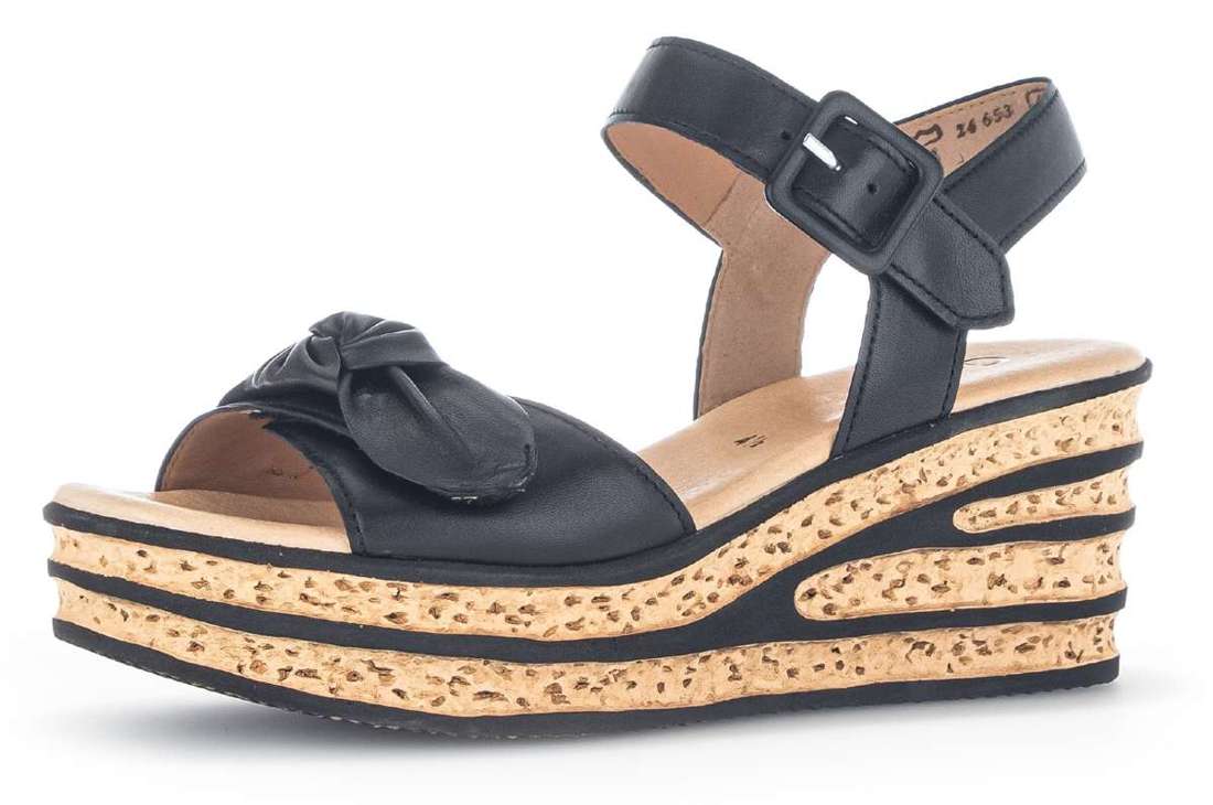 босоножки на танкетке