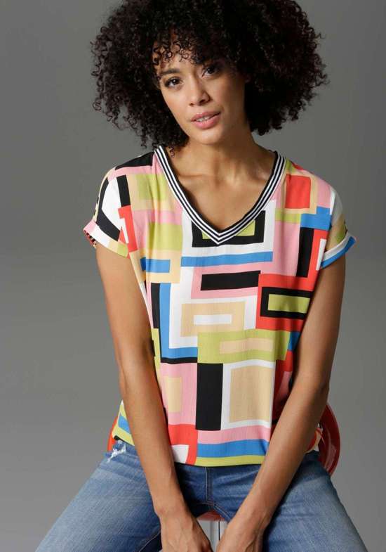 Футболка из сочетания материалов и узоров