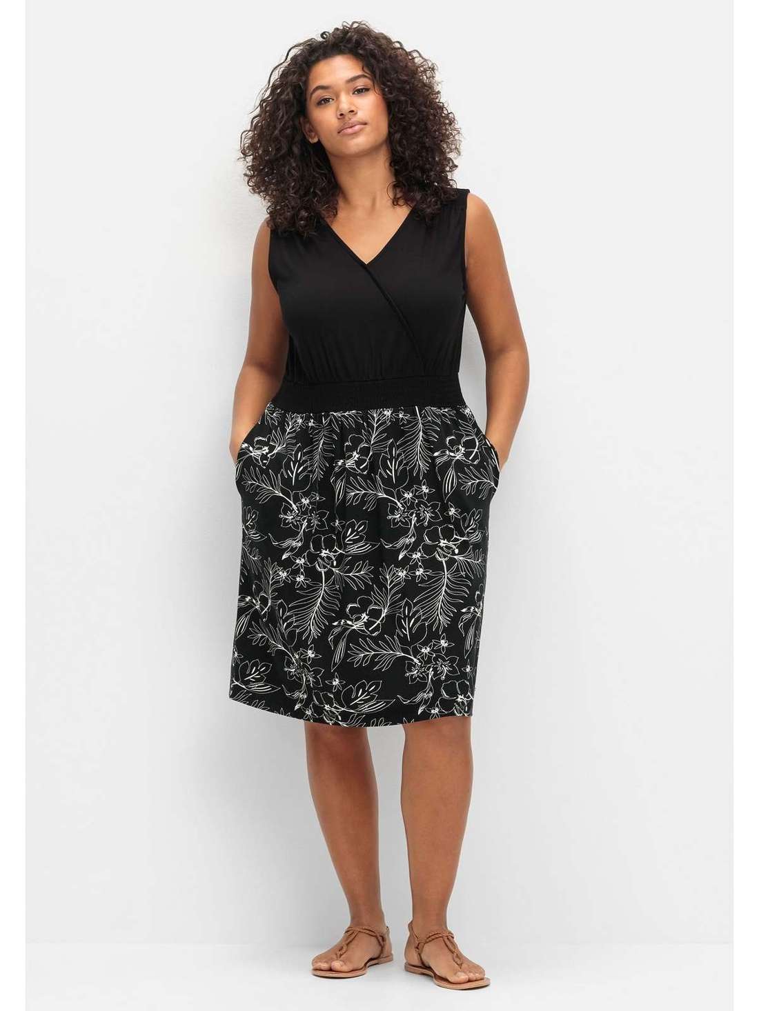 Платье из джерси с запахом и вырезом сзади Große Größen