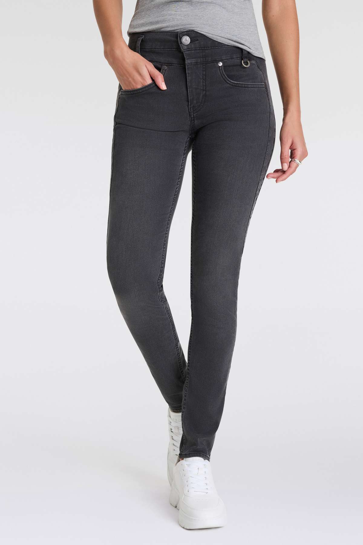 Джинсы скинни с декоративным кольцом на... Sharp Slim Reused Denim Black