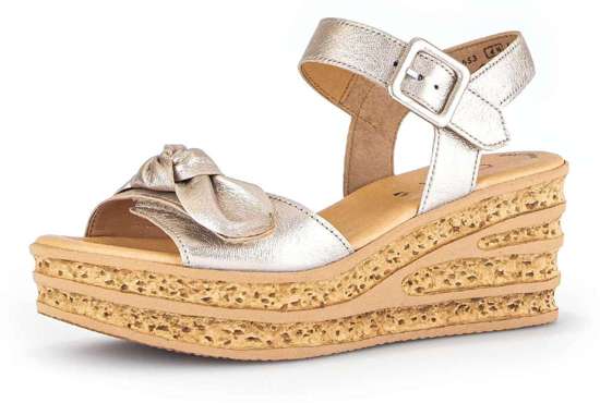 босоножки на танкетке