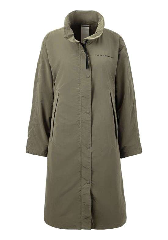 Длинный жакет в модном образе оверсайз.