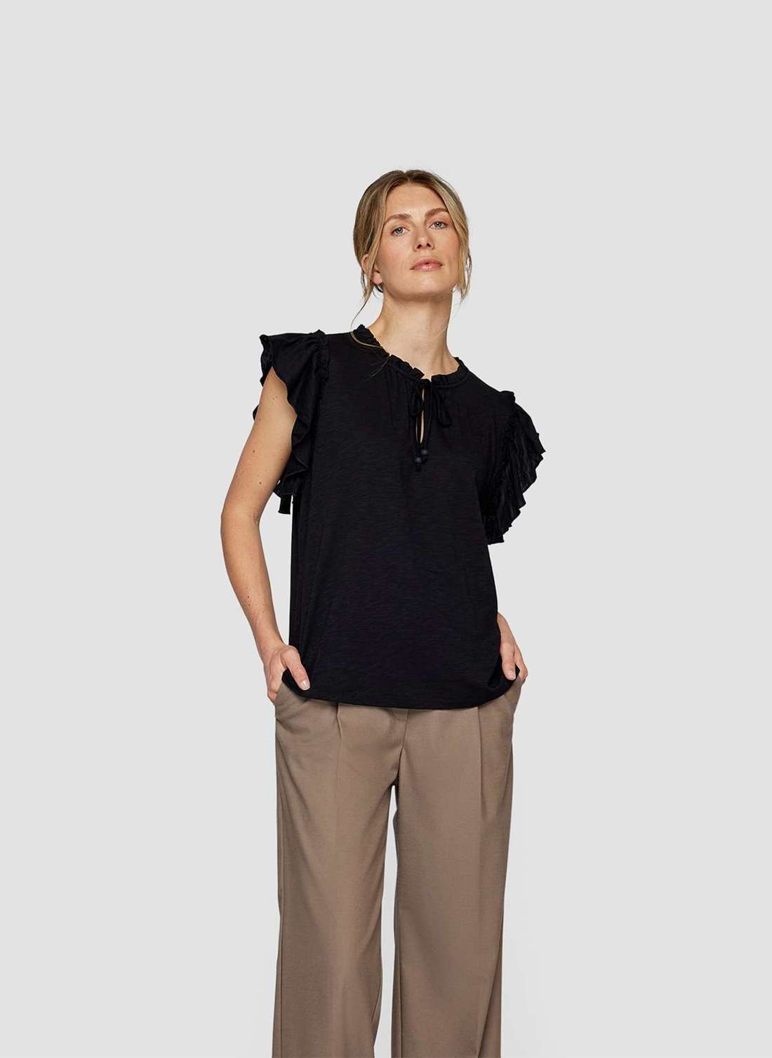 Классическая блузка Bluse mit Rüschen