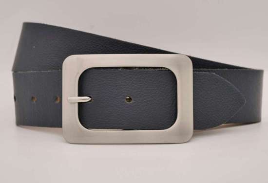 Кожаный ремень с серебряной застежкой