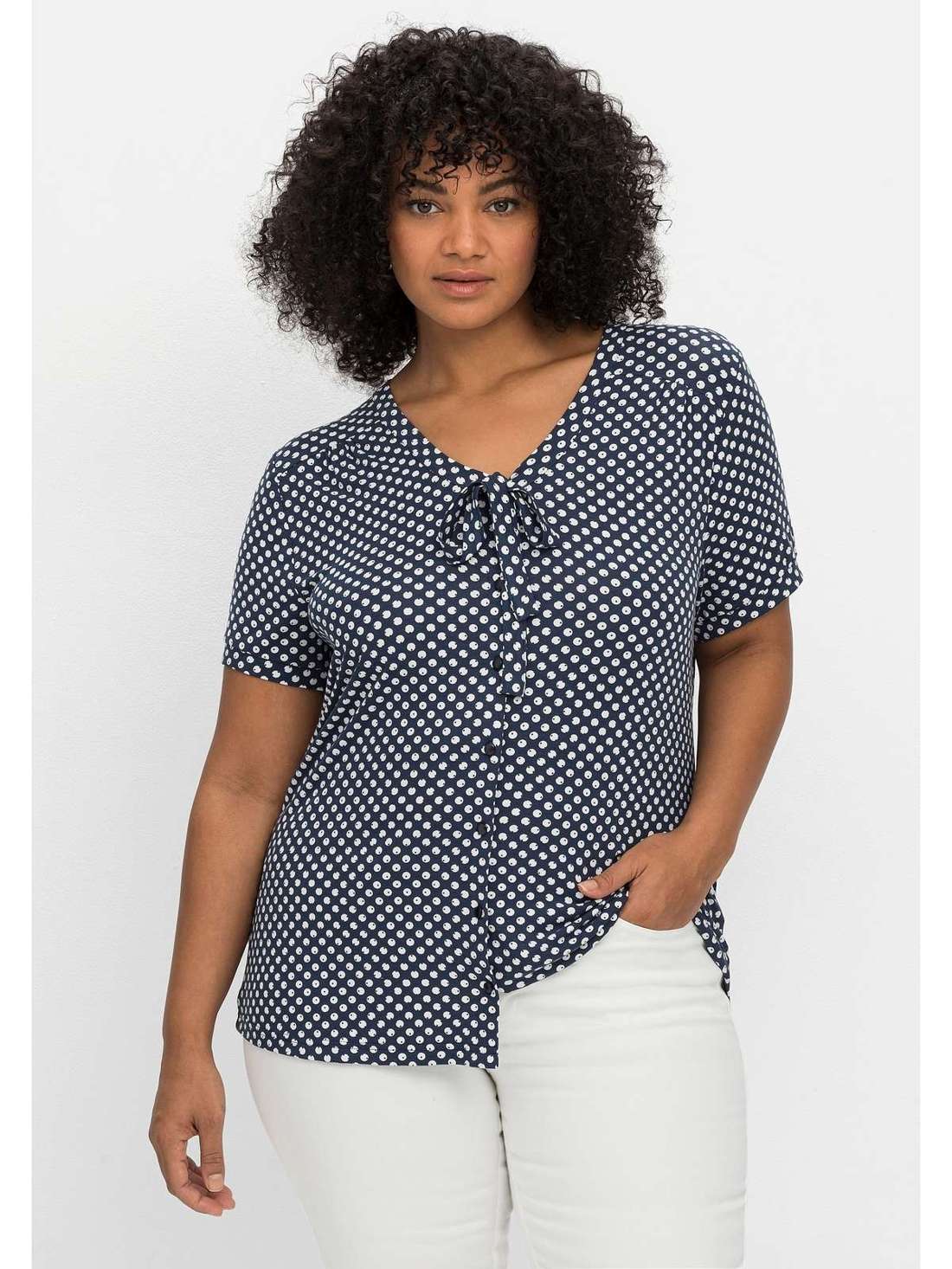 Блузка-рубашка в горошек и завязка на вырезе Große Größen