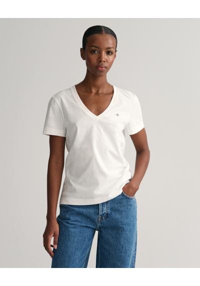 Футболка с небольшой вышивкой логотипа на груди. REG SHIELD KA V-NECK T-SHIRT