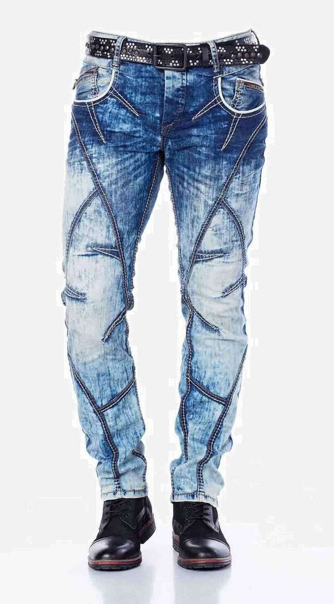Джинсы с пятью карманами, потертые и декоративные швы. Jeans