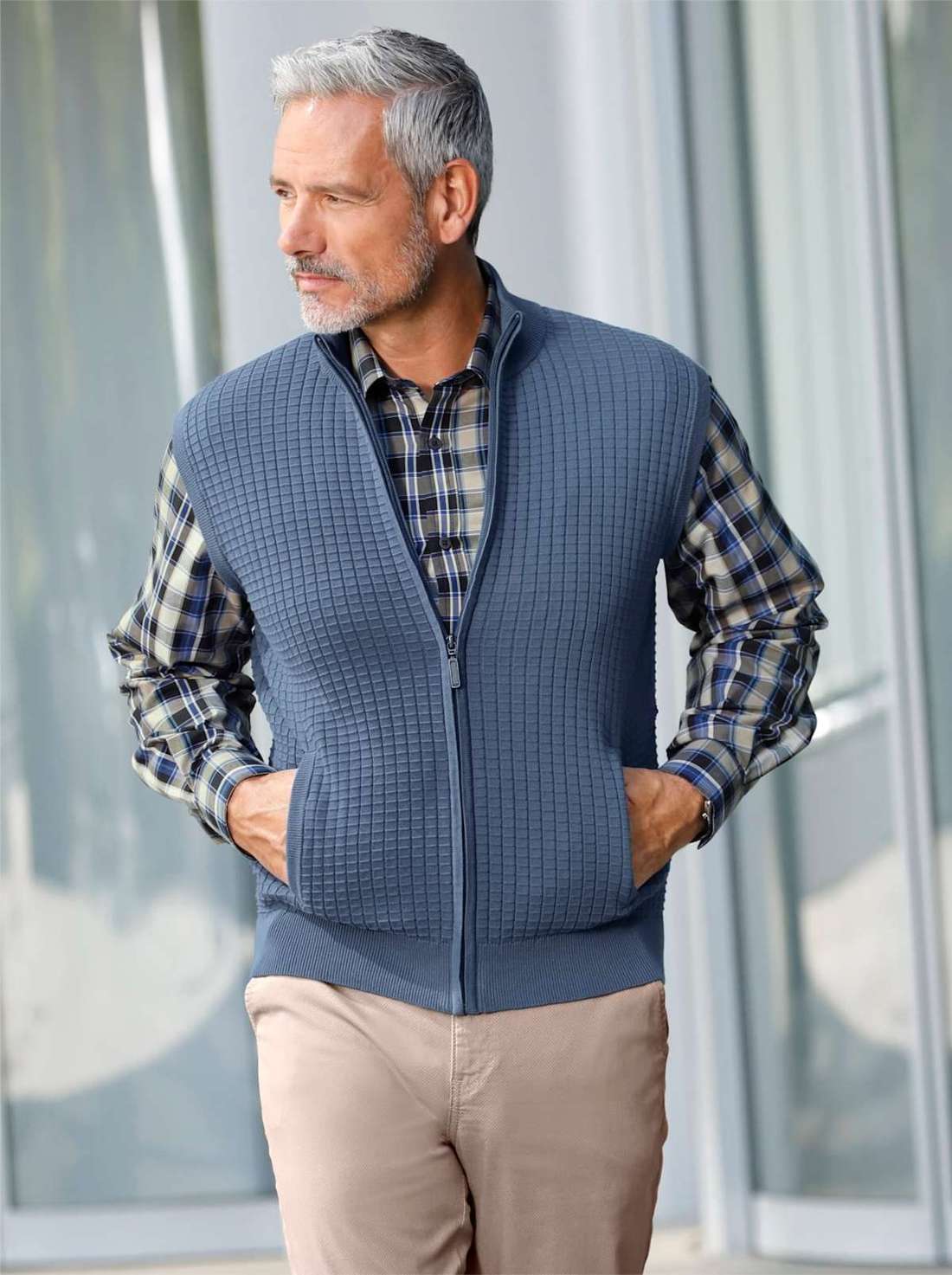 Вязаный жилет