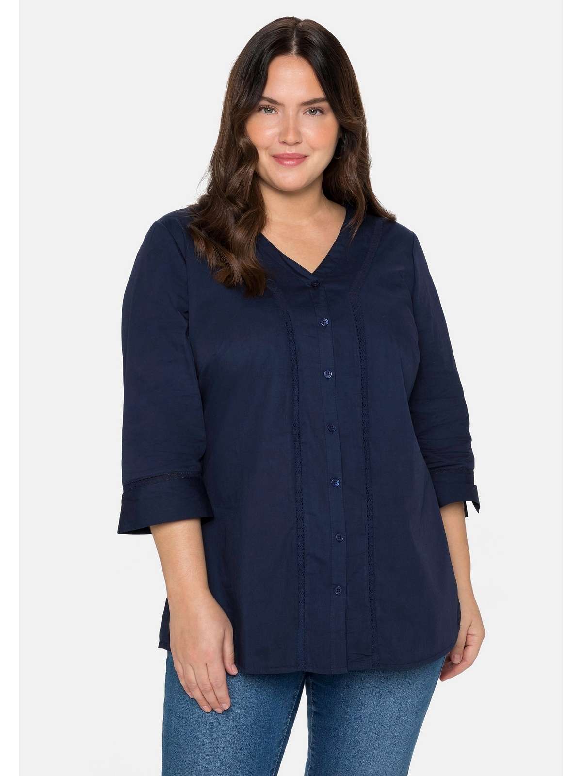 Блузка-рубашка с рукавами 3/4, V-образным вырезом и кружевом