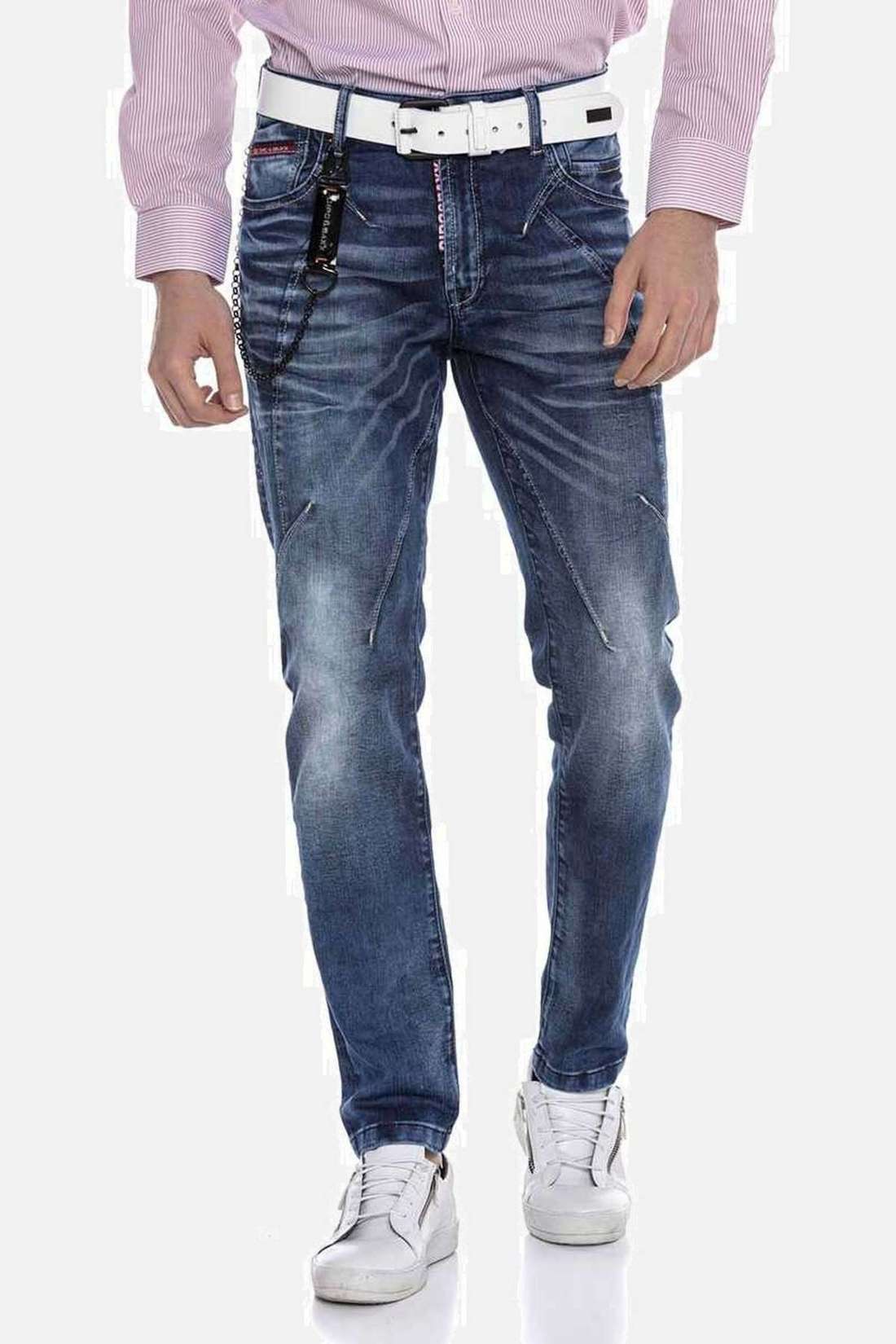 Джинсы с пятью карманами и модными декоративными швами. Jeans