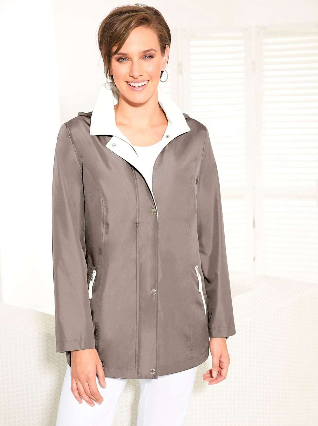 Функциональная куртка с капюшоном.