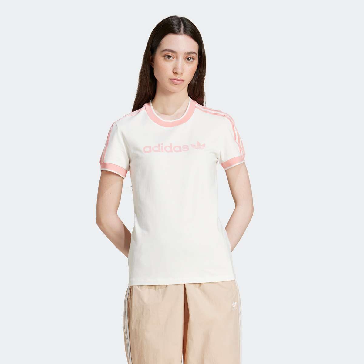 футболка BADGE SLIM TEE