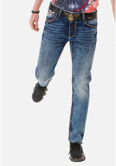 Прямые джинсы с контрастными швами.
