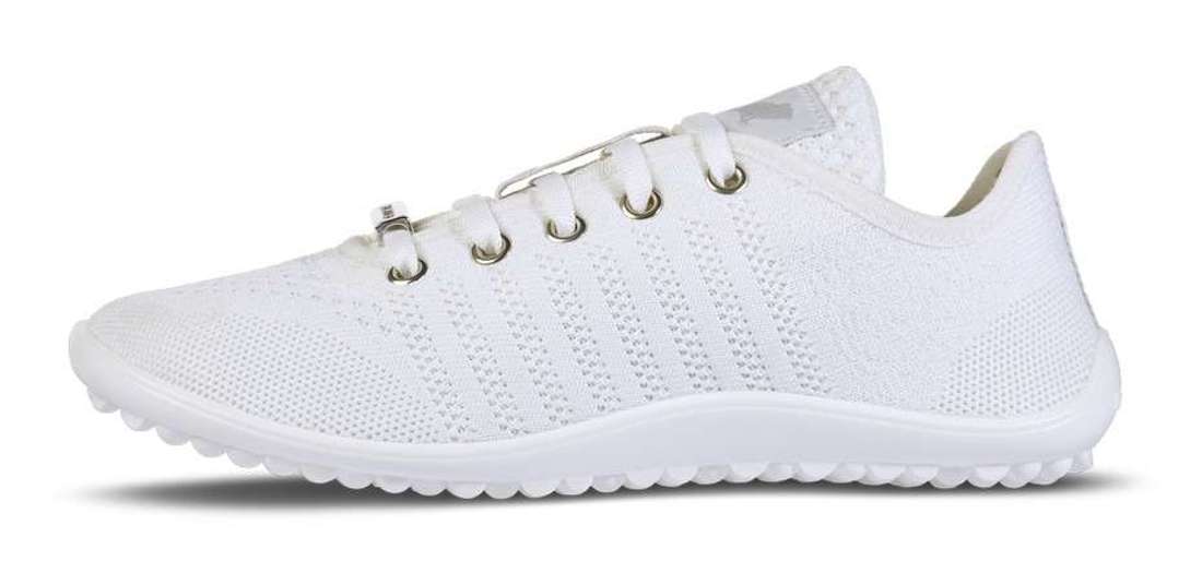 Босоножки с практичной шнуровкой. GO