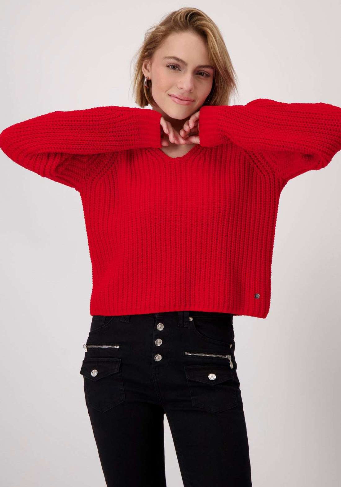 свитер с V-образным вырезом