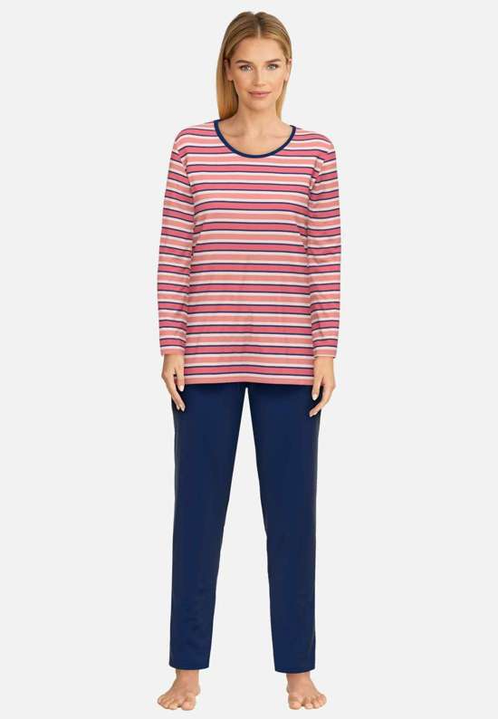 Пижама с вырезом контрастного цвета.