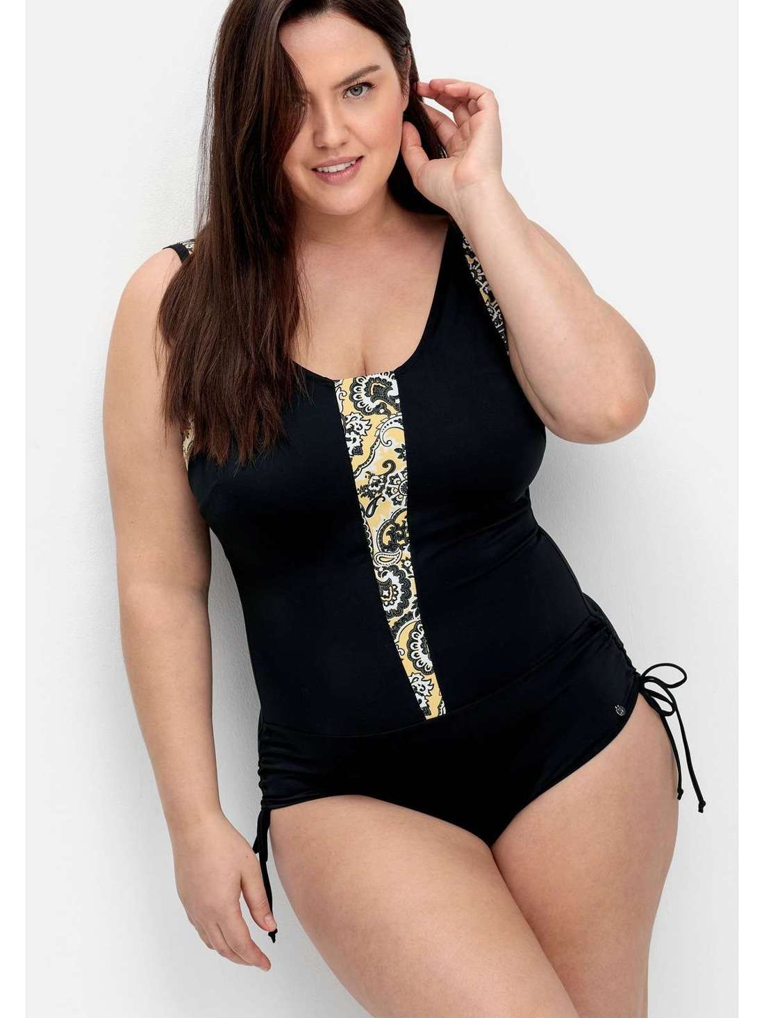 Купальник с узором пейсли и моделирующим эффектом Große Größen