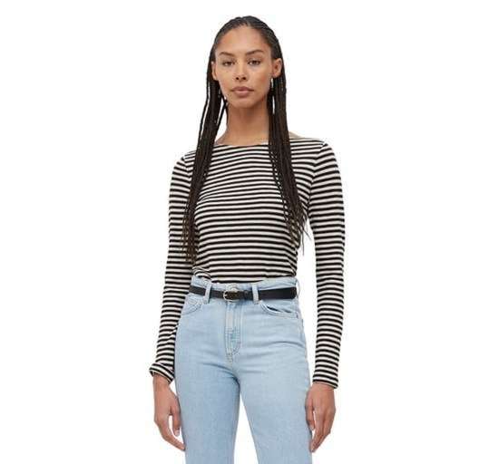 Рубашка с длинными рукавами в красивый полосатый узор.