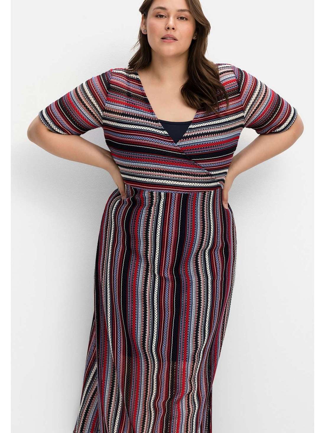 Платье-макси с запахом и нижним платьем Große Größen