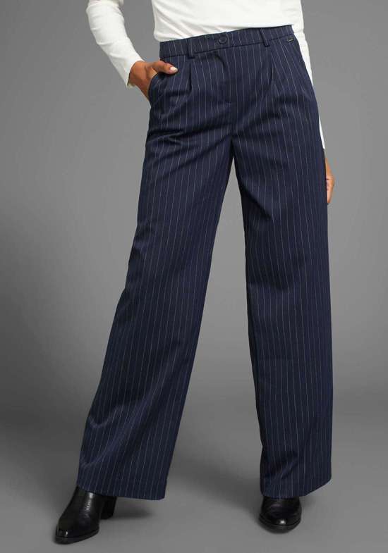 Костюмные брюки в тонкую полоску