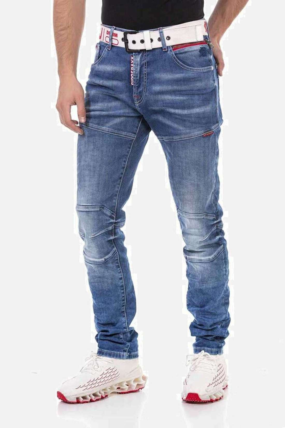 Джинсы с пятью карманами и модными декоративными швами. Jeans
