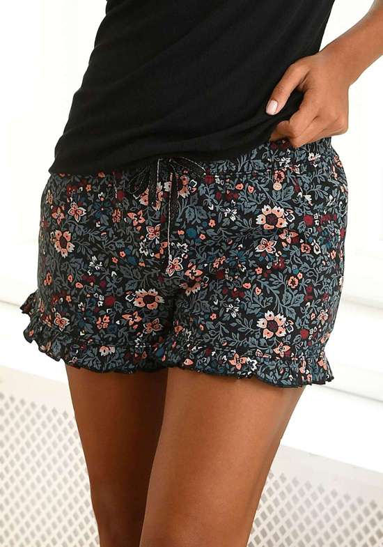 Шорты для сна со сплошным узором и оборками по краям.