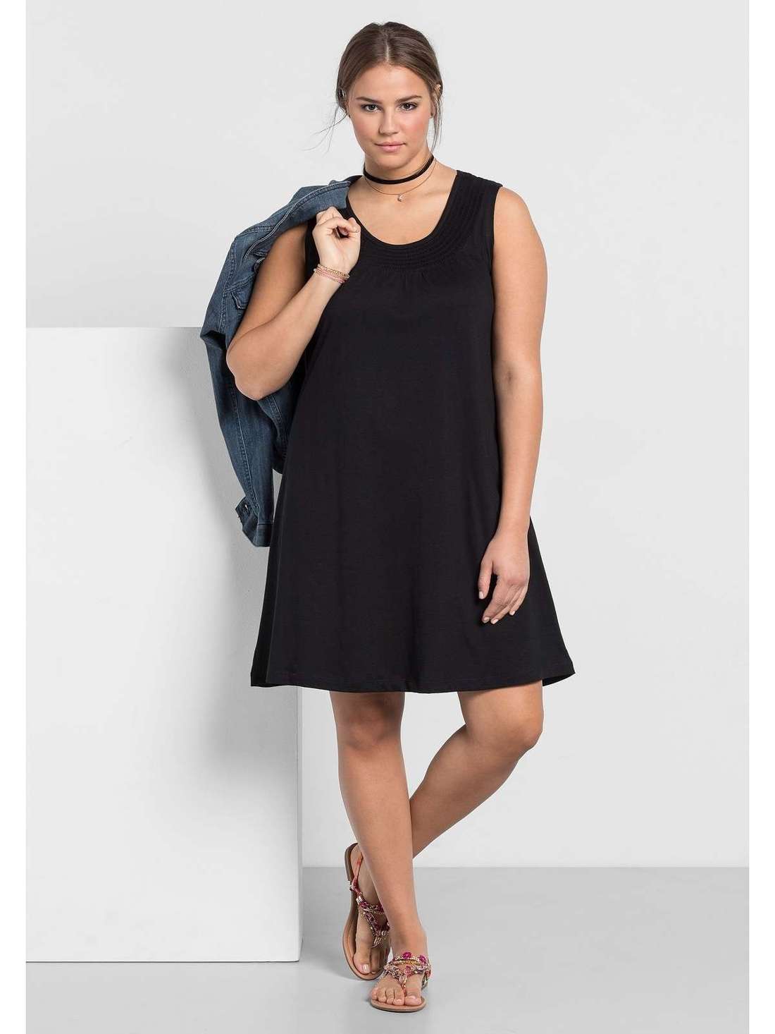 Платье из джерси с присборенной вставкой Große Größen