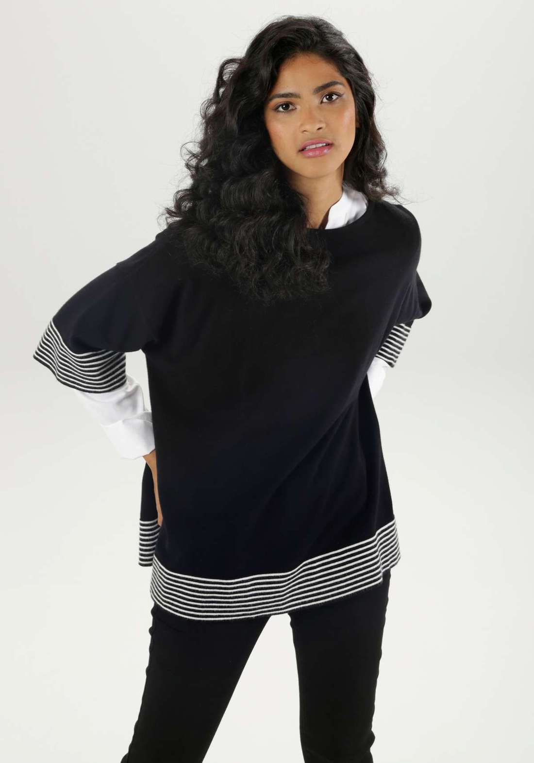 Вязаный свитер в стиле повседневного пончо.