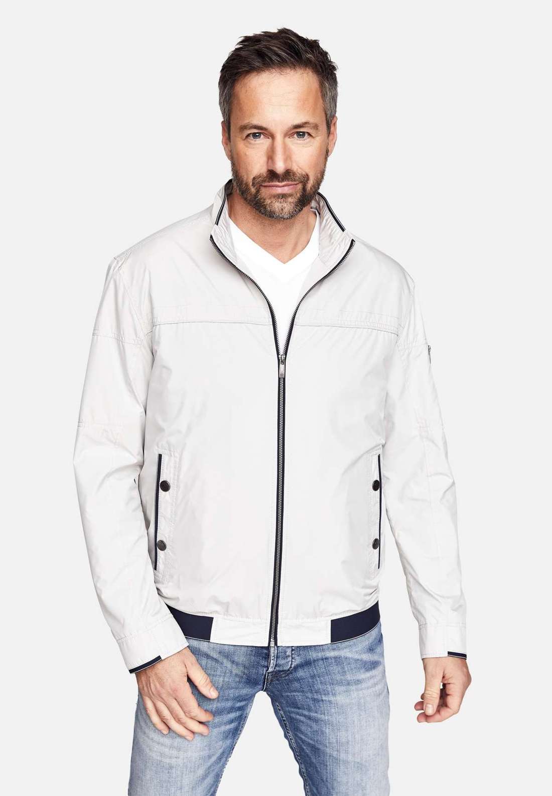 Уличная куртка с эластичным поясом