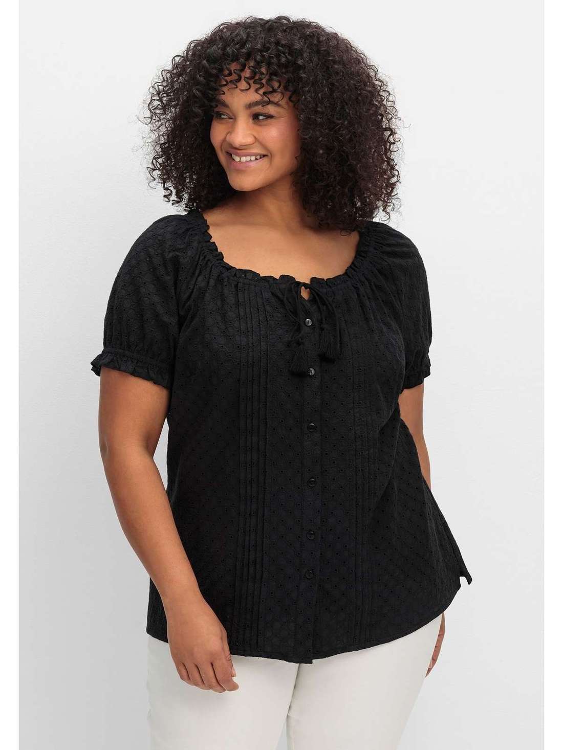 Блузка с короткими рукавами, вышивкой-люверсами и вырезом «Кармен» Große Größen