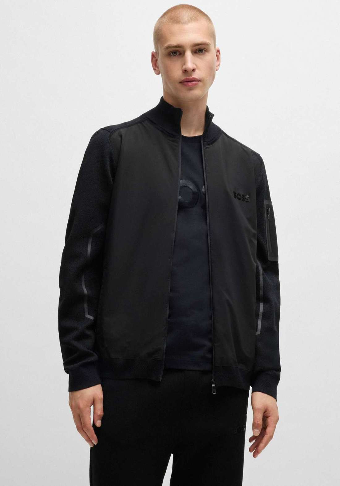 Бомбер с фирменной этикеткой Zhino