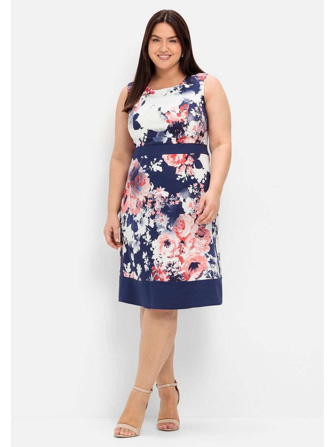 Коктейльное платье с цветочным принтом Große Größen