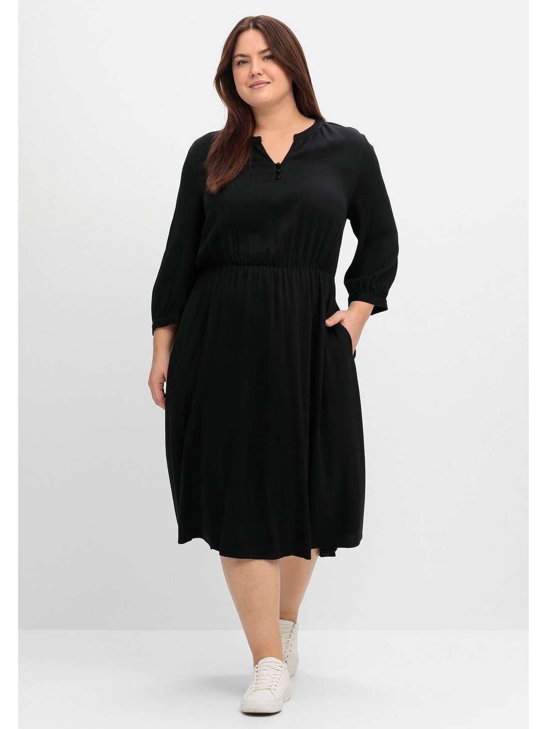 Платье-рубашка с карманами структурированного качества. Große Größen