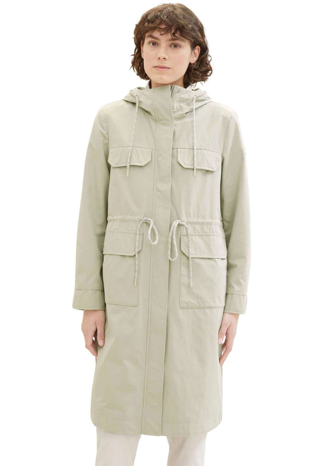 Парка с капюшоном и нагрудными карманами