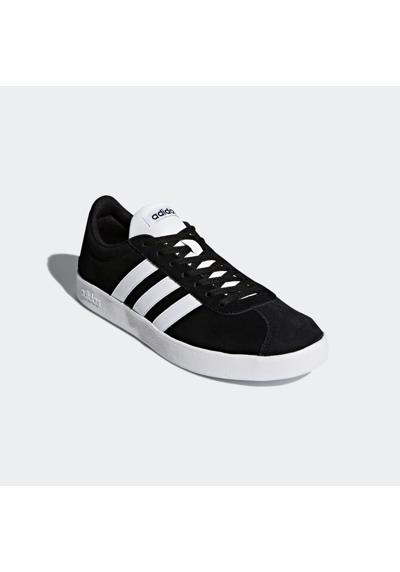 Кроссовки, дизайн по стопам Adidas Samba.