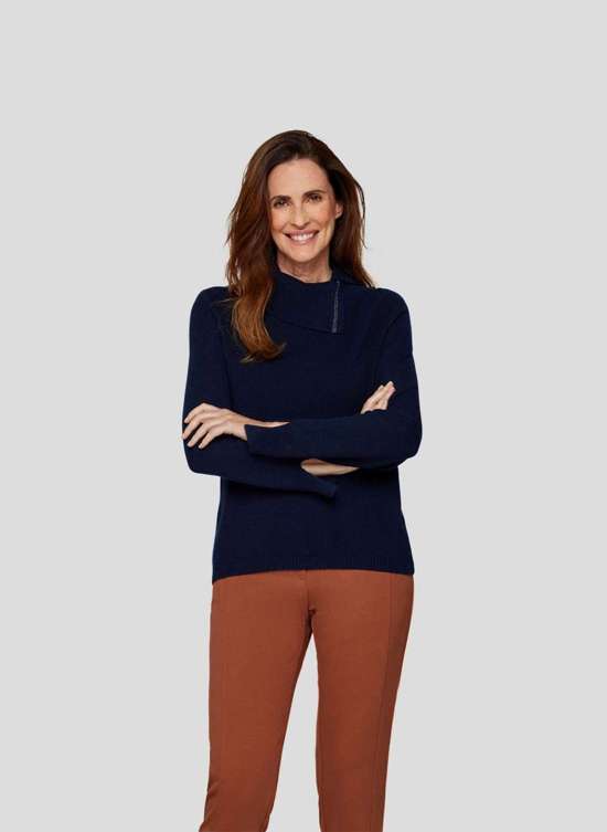 Вязаный свитер Pullover mit asymmetrischem Kragen und Glitzerdetails