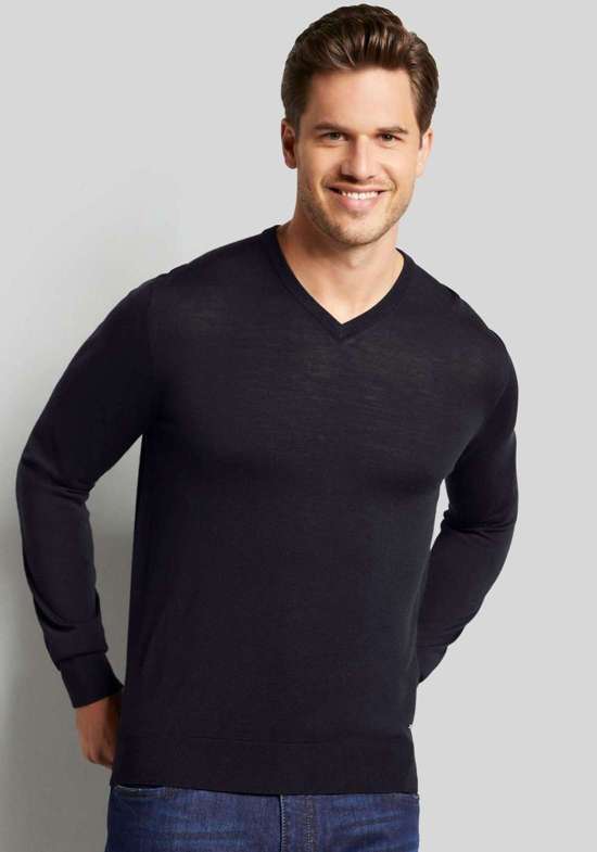 свитер с V-образным вырезом