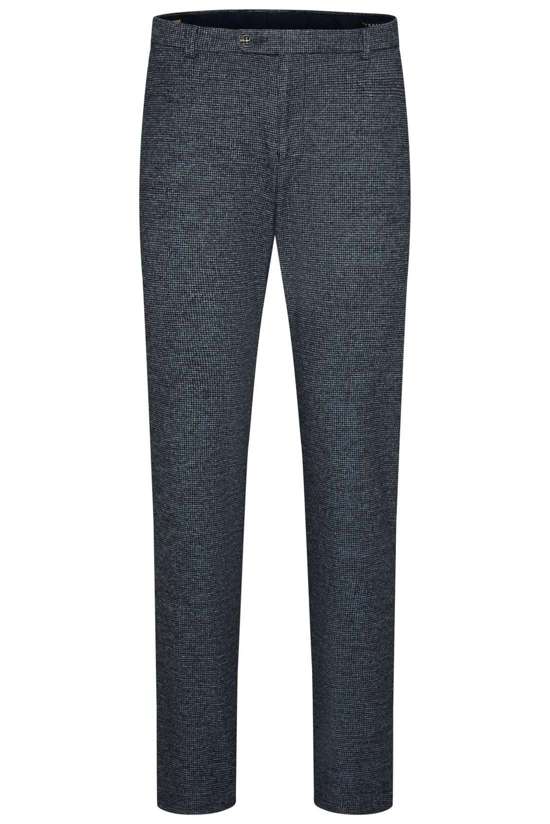 Брюки-чиносы удобного современного кроя.