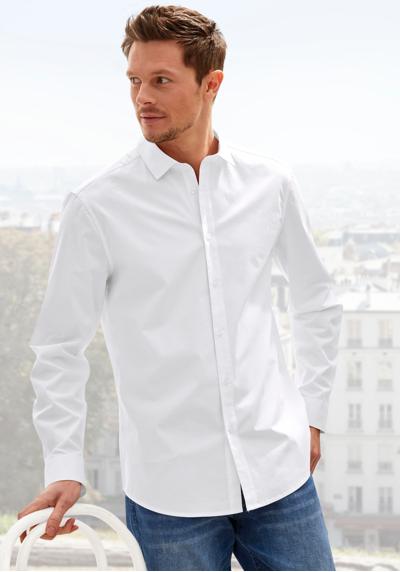 Рубашка с длинными рукавами, изготовлена из качественного эластичного хлопка.