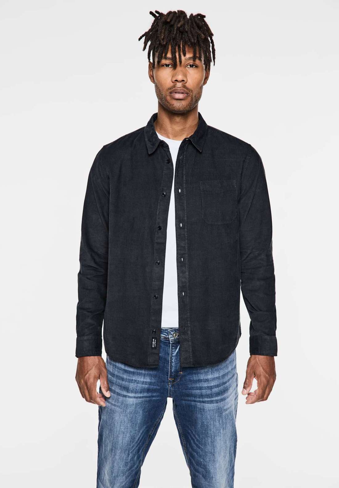 Рубашка с длинными рукавами и нагрудным карманом