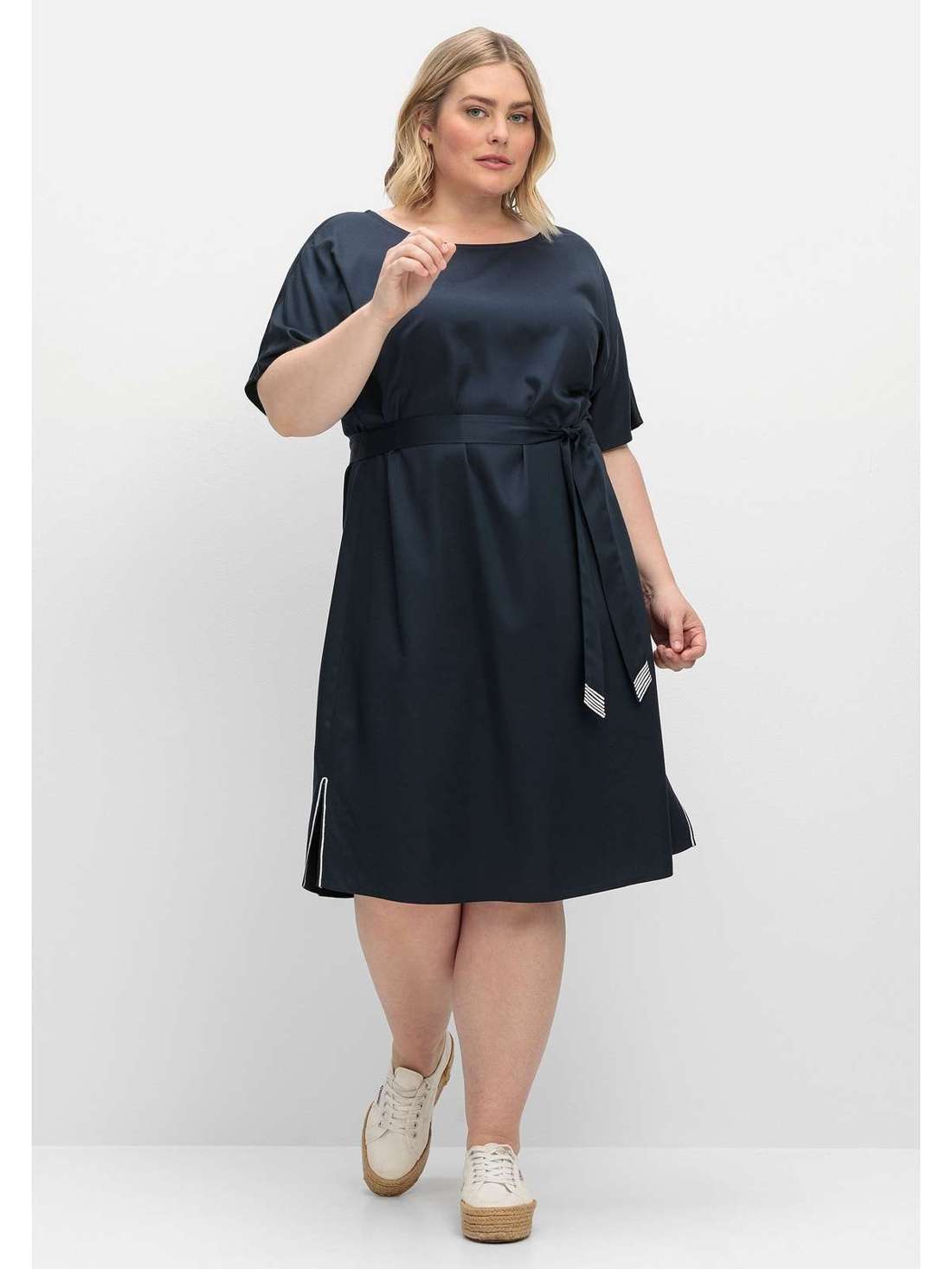 Платье миди с поясом Große Größen