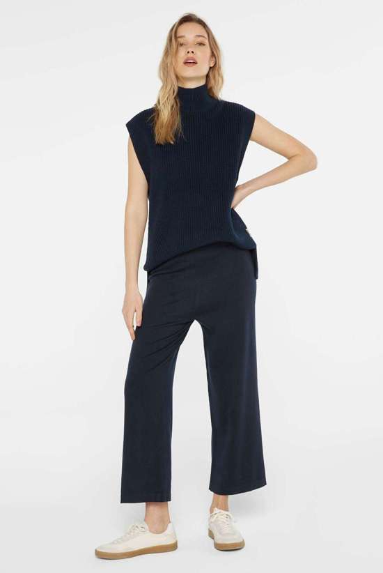 Свитер-жилет