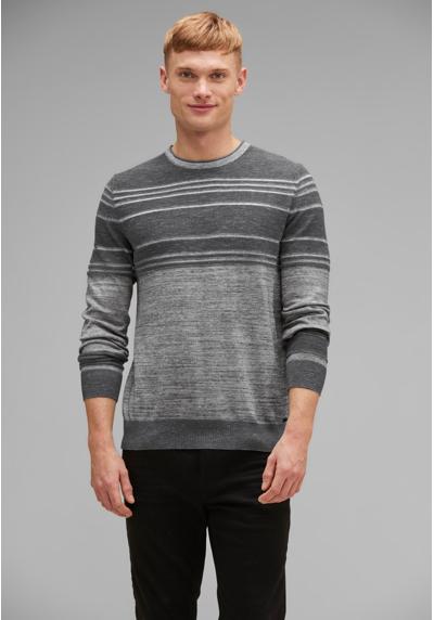 Полосатый свитер с круглым вырезом